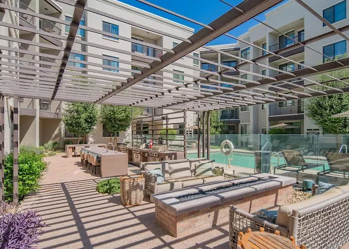 Spacious 2br Uptown Biltmore Gym Pool Parking Wd Apartament