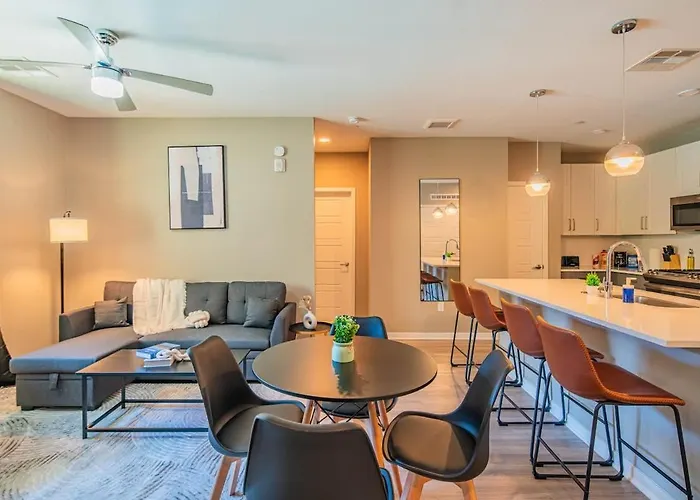 Spacious 2br Uptown Biltmore Gym Pool Parking Wd Apartament Phoenix