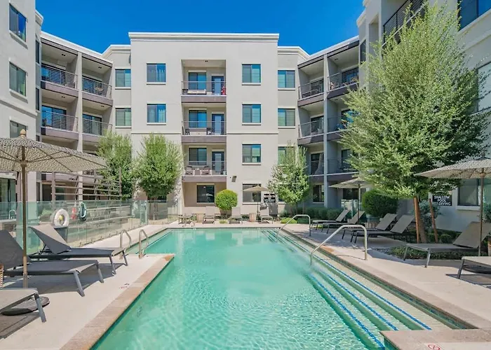 Spacious 2br Uptown Biltmore Gym Pool Parking Wd Apartament
