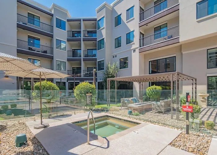 Spacious 2br Uptown Biltmore Gym Pool Parking Wd Apartament Phoenix