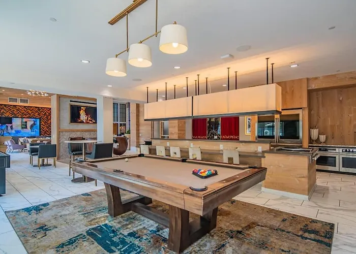 Spacious 2br Uptown Biltmore Gym Pool Parking Wd