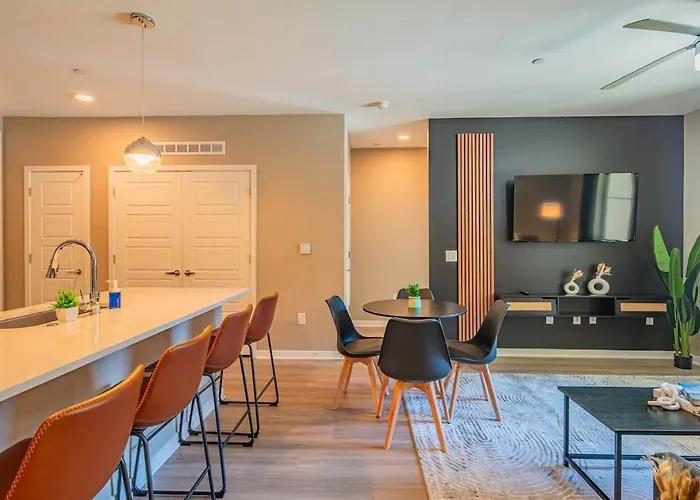 Spacious 2br Uptown Biltmore Gym Pool Parking Wd *