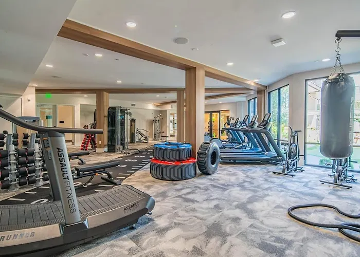 Apartament Spacious 2br Uptown Biltmore Gym Pool Parking Wd *