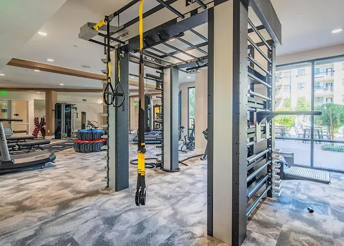 Spacious 2br Uptown Biltmore Gym Pool Parking Wd *