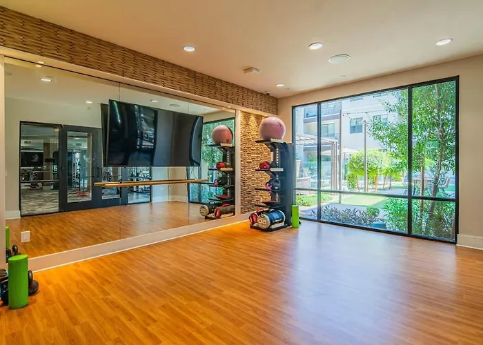 Spacious 2br Uptown Biltmore Gym Pool Parking Wd * Phoenix