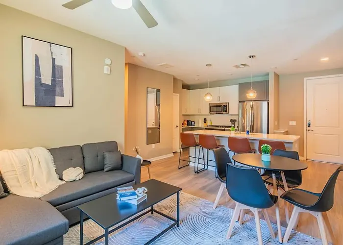 Spacious 2br Uptown Biltmore Gym Pool Parking Wd